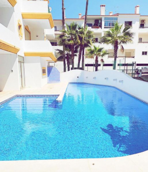 Albufeira Central Apartment, 10 mins walk to beach